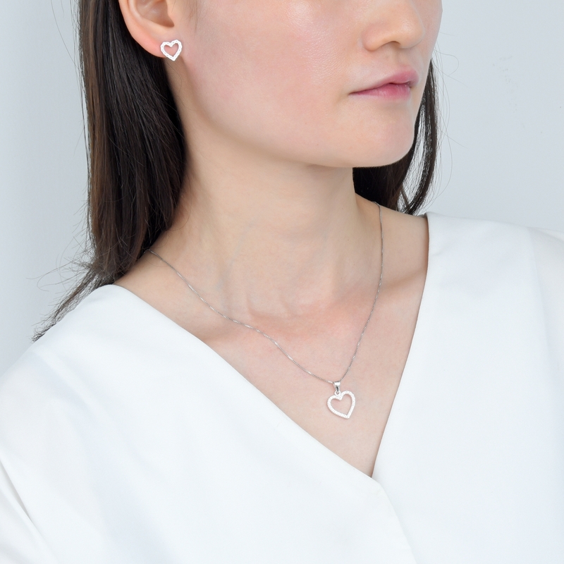 JUEGO DE CORAZÓN CON CIRCONES . SET , CONJUNTO .2.9 GRMS