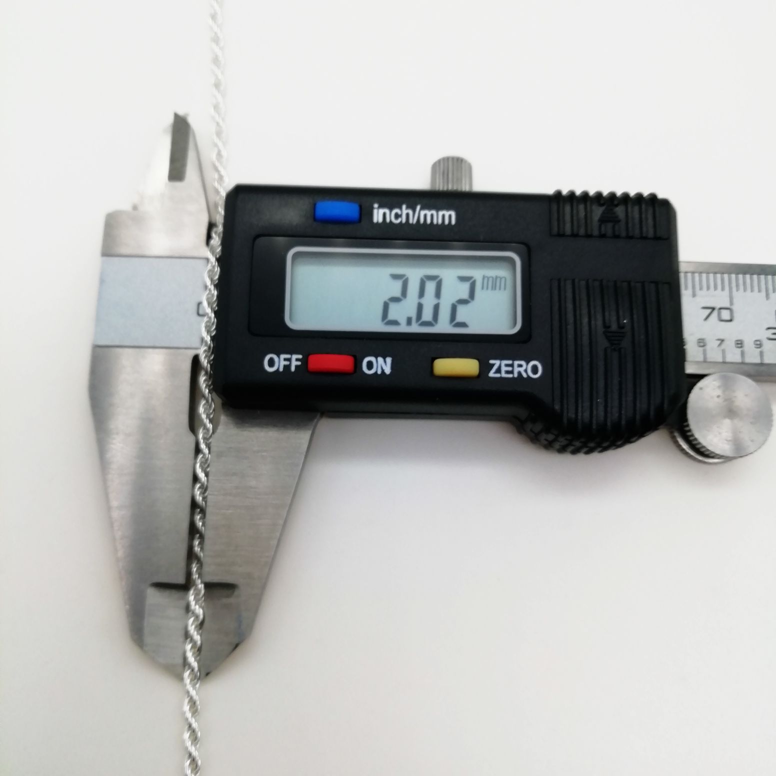 CADENA CORDÓN DIAMANTADA , TURBILLÓN , SOLID ROPE . 2.7 GR T50