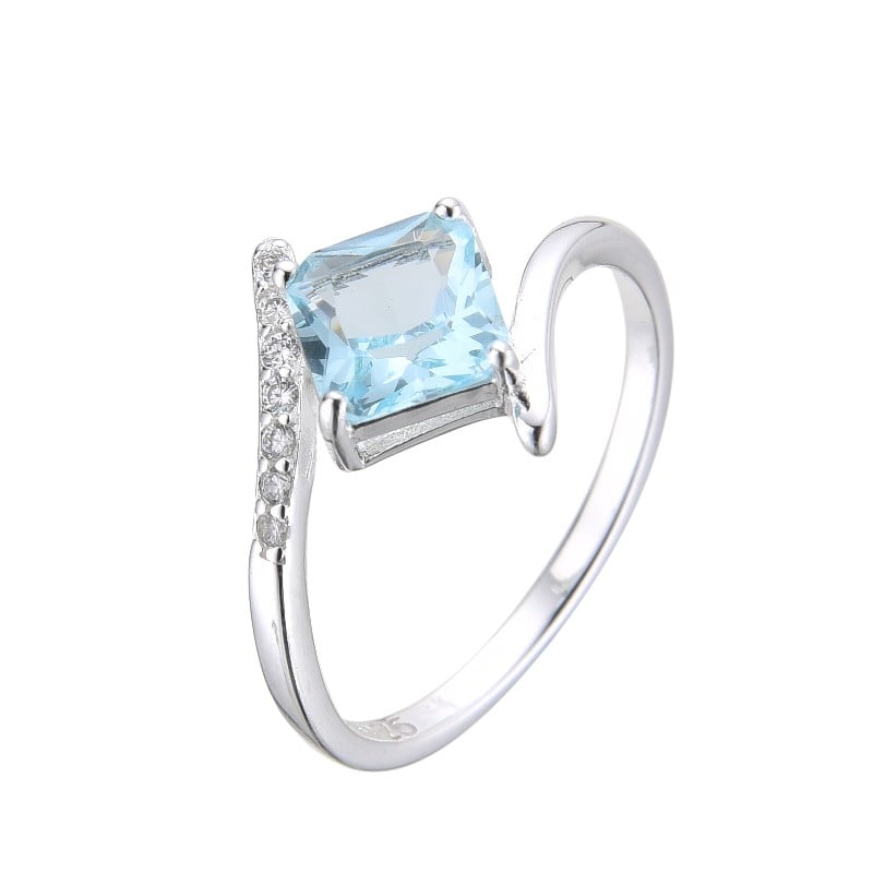 ANILLO CON CIRCÓN CUADRADO. SORTIJA